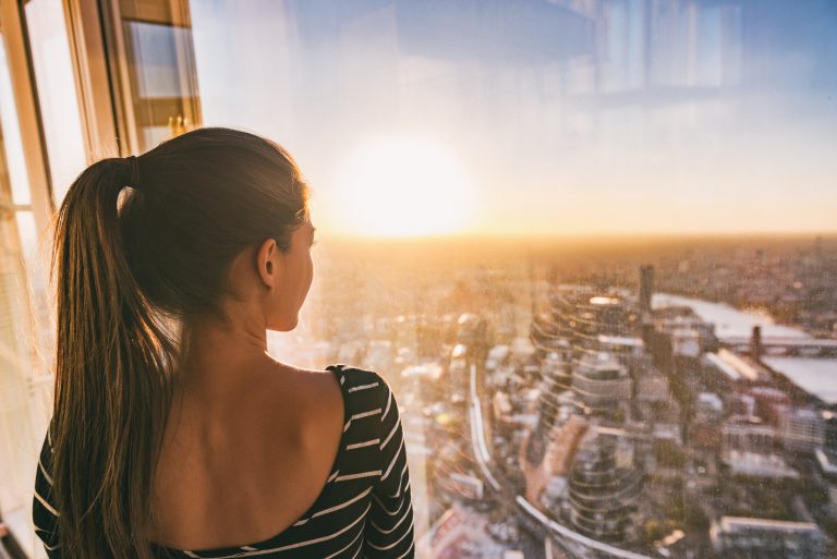 Europe,Travel,Woman,Looking,At,Sunset,View,Of,London,City